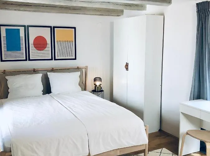 Seayou!***charming 1-bedroom Unit In The Old Center Of 아파트 크레스